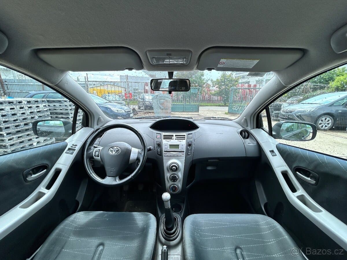 2009 Toyota YARIS - 12