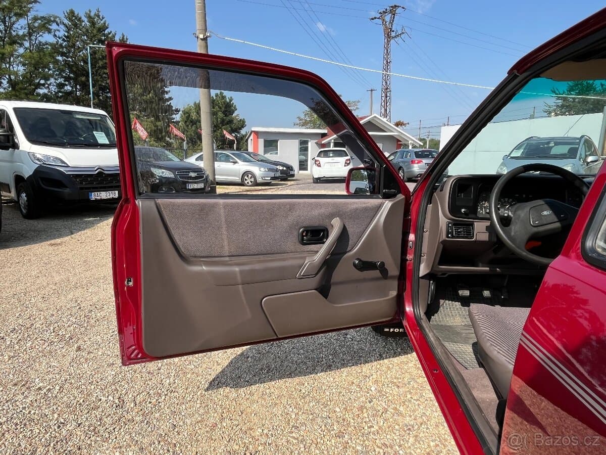 1986 Ford ESCORT - 12