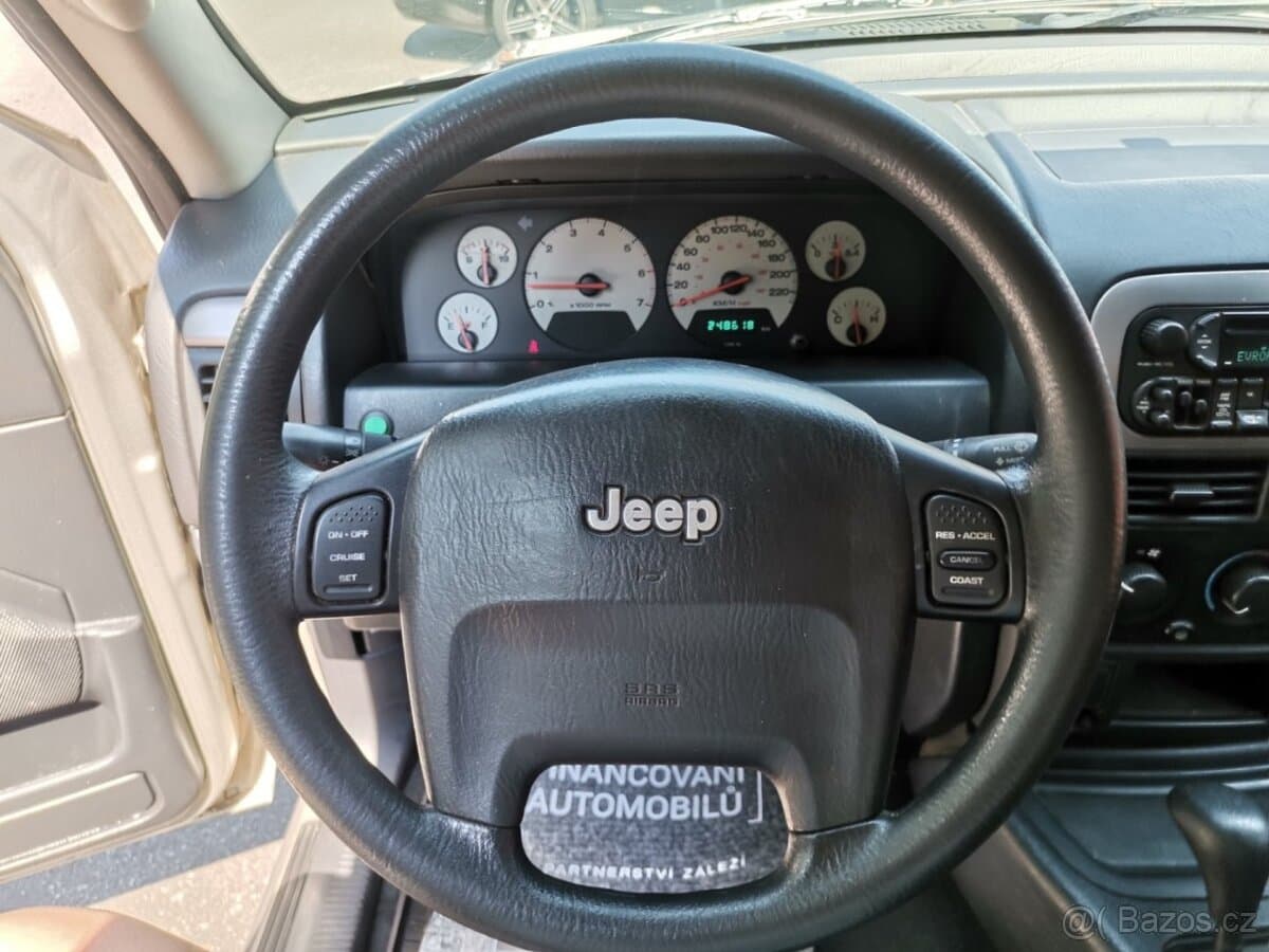 2004 Jeep CHEROKEE - 12