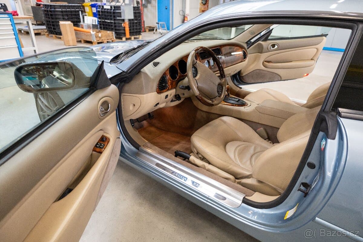 2002 Jaguar XK - 12