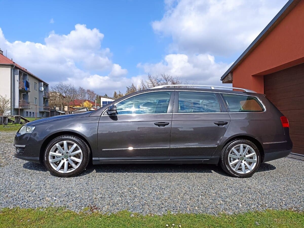 2010 Volkswagen PASSAT - 12