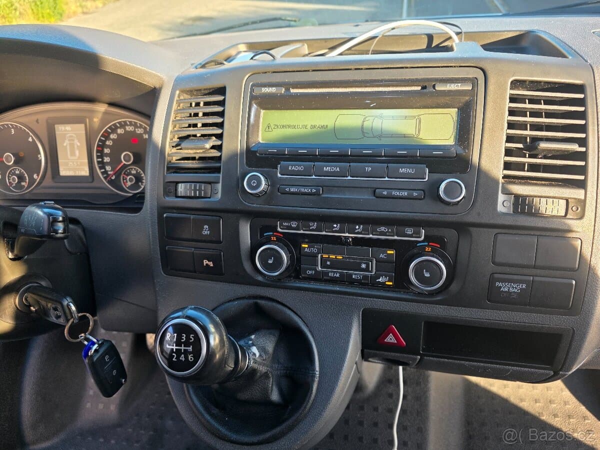 2010 Volkswagen CARAVELLE - 12