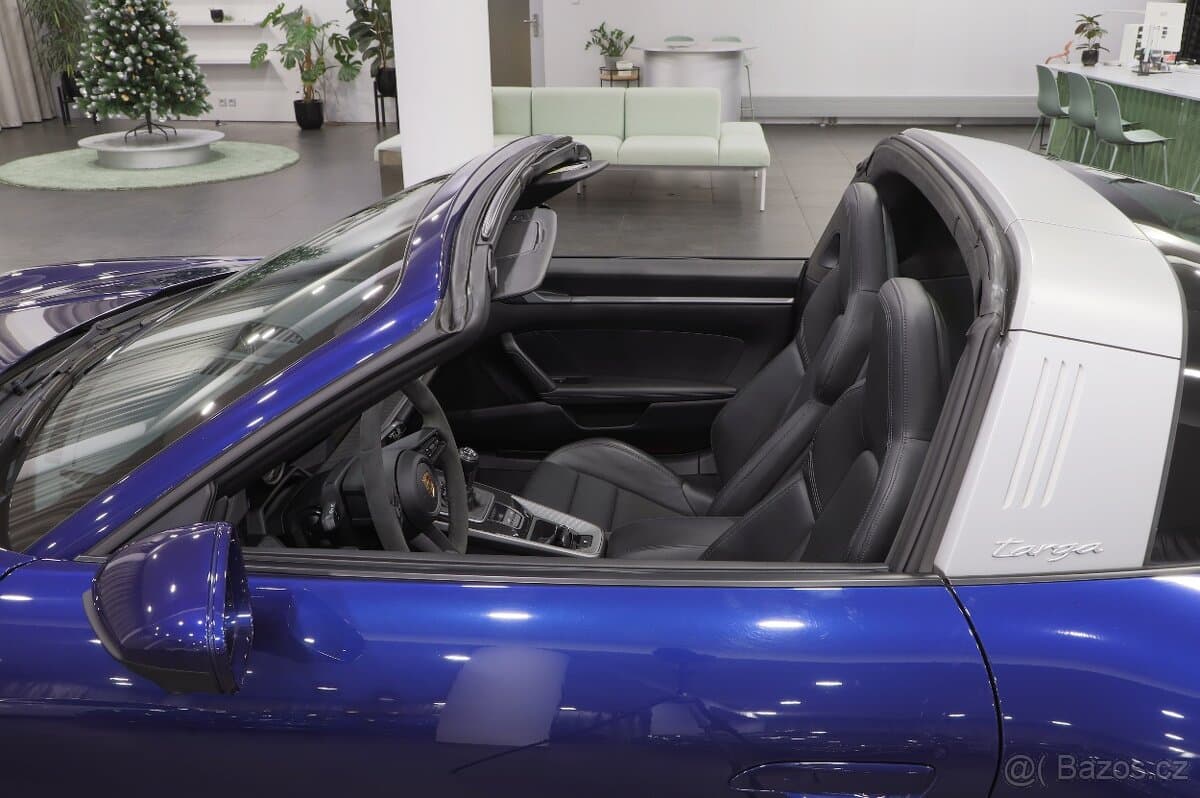 2021 Porsche 911 - 12