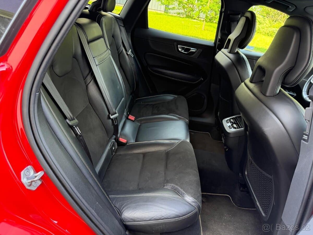 2018 Volvo XC60 - 12