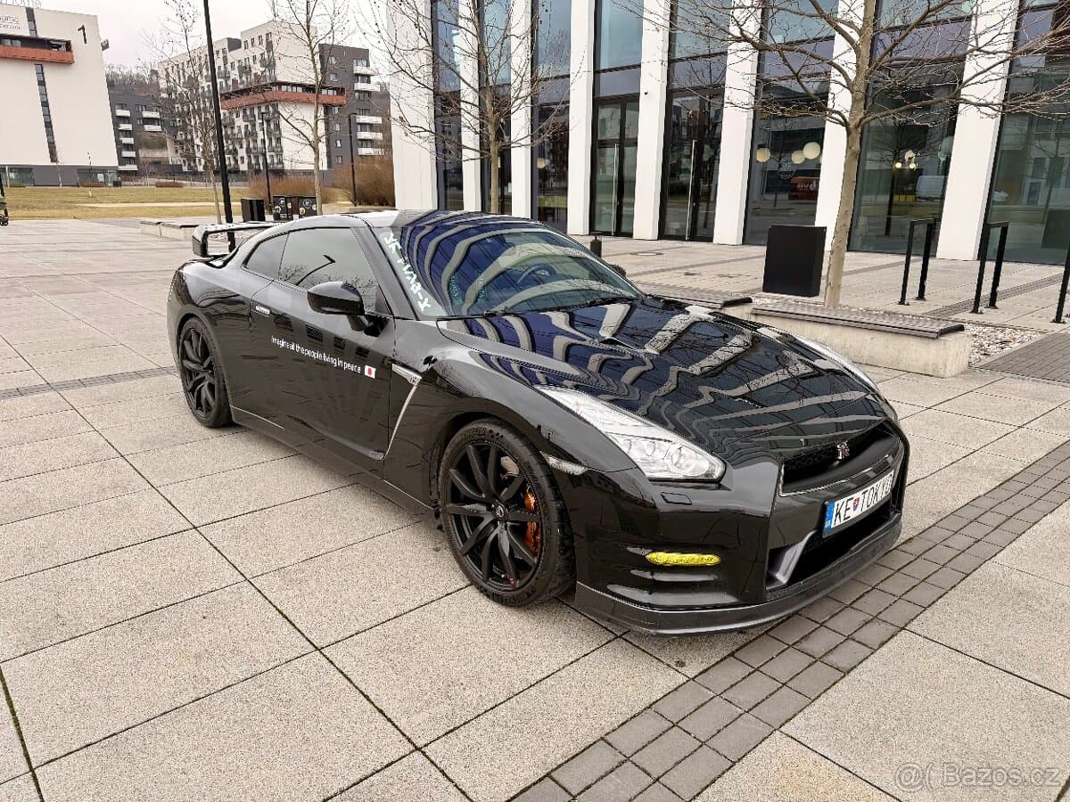2014 Nissan GT-R - 12