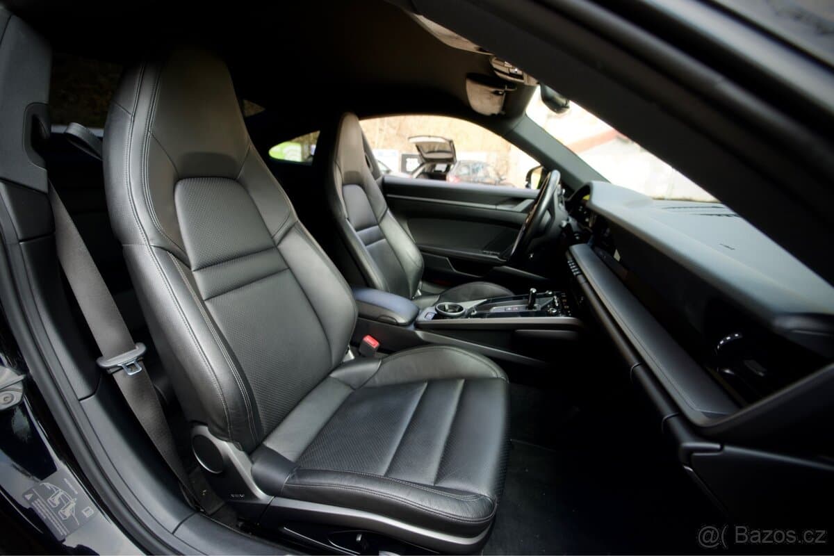 2020 Porsche 911 - 12