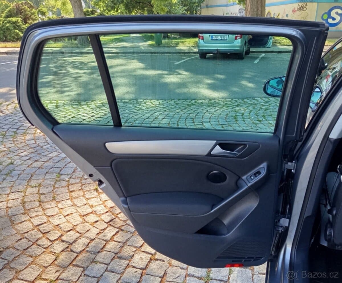 2011 Volkswagen GOLF - 12