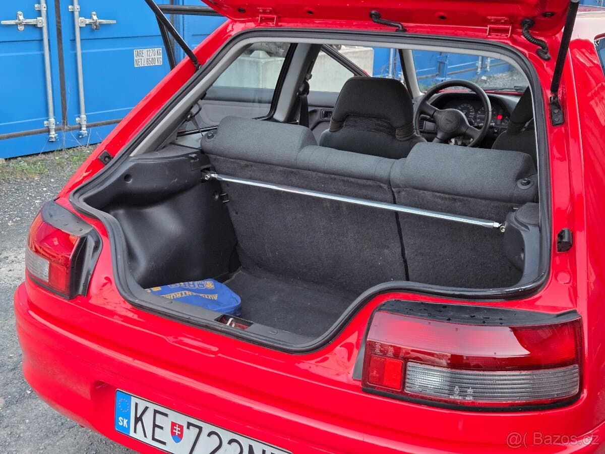 1990 Mazda 323 - 12