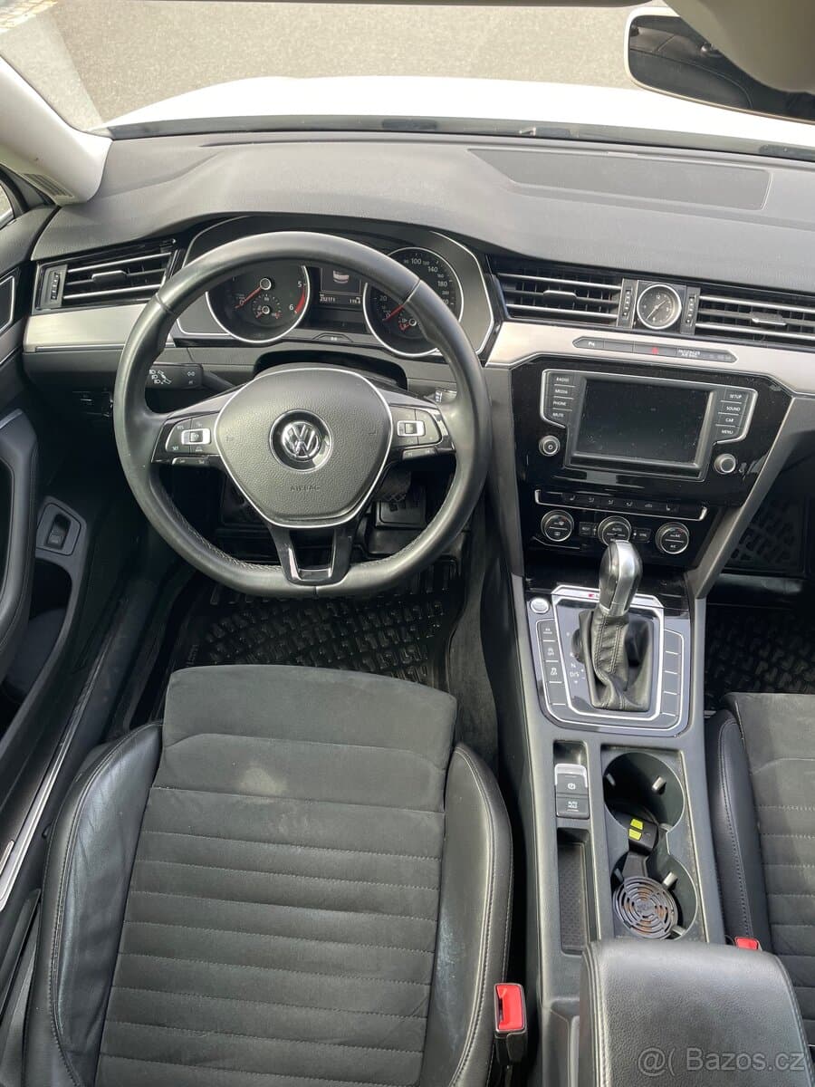 2015 Volkswagen PASSAT - 12