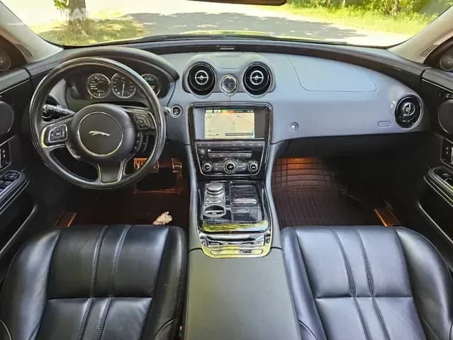 2015 Jaguar XJ - 12