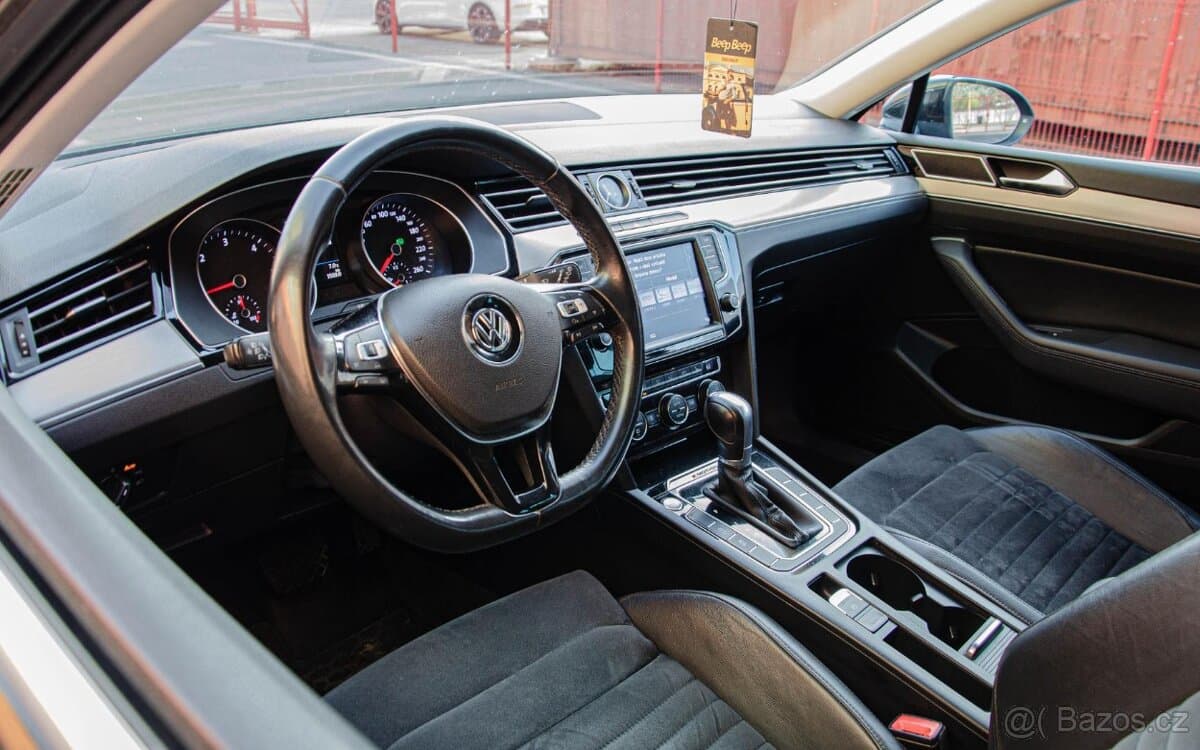 2017 Volkswagen PASSAT - 12