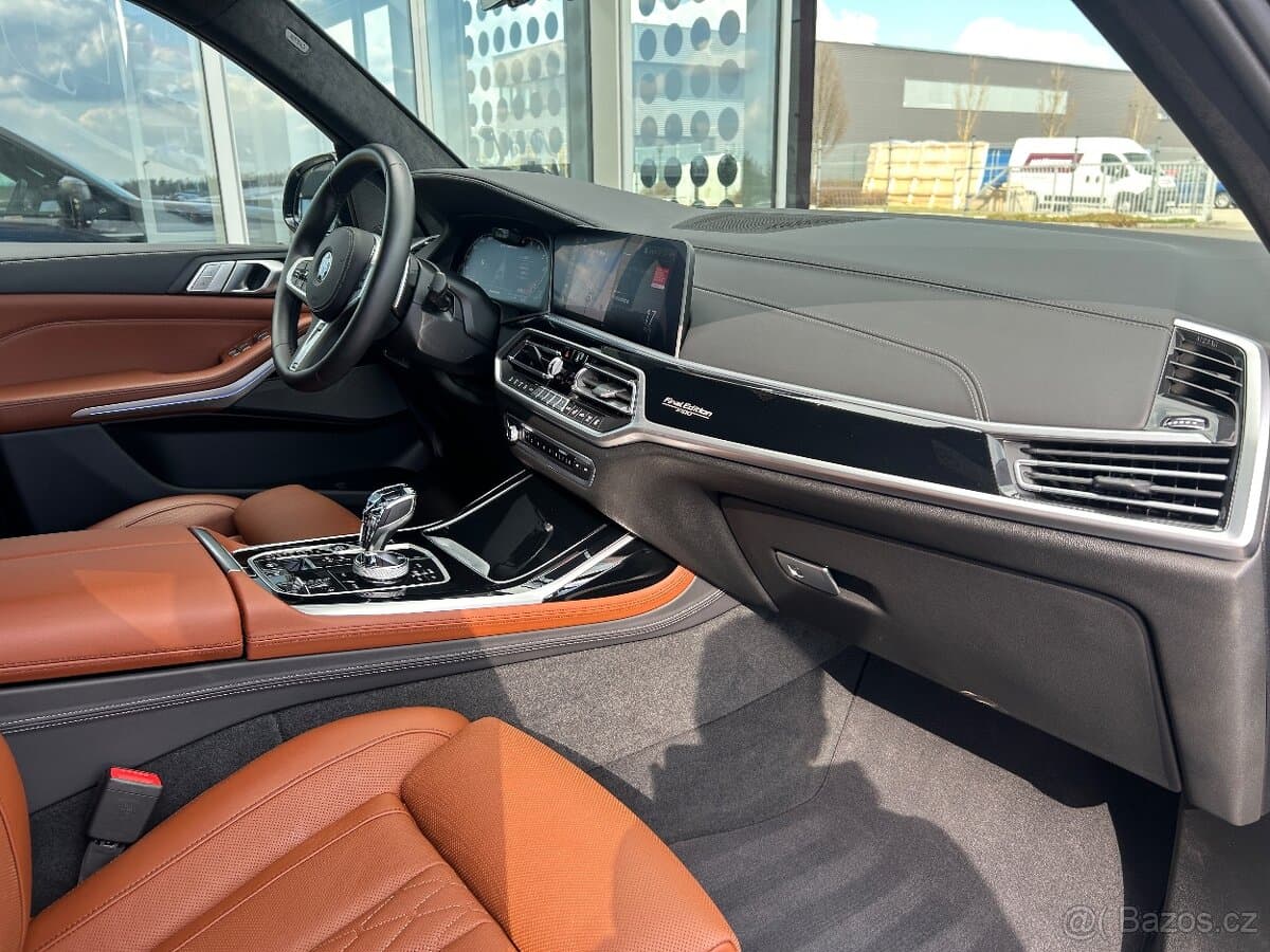 2020 BMW X7 - 12