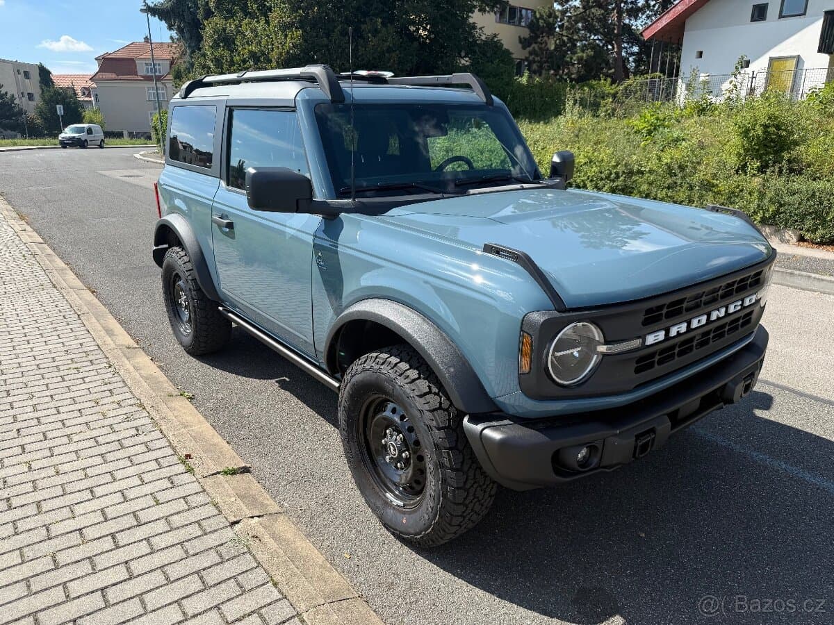 2023 Ford BRONCO - 12