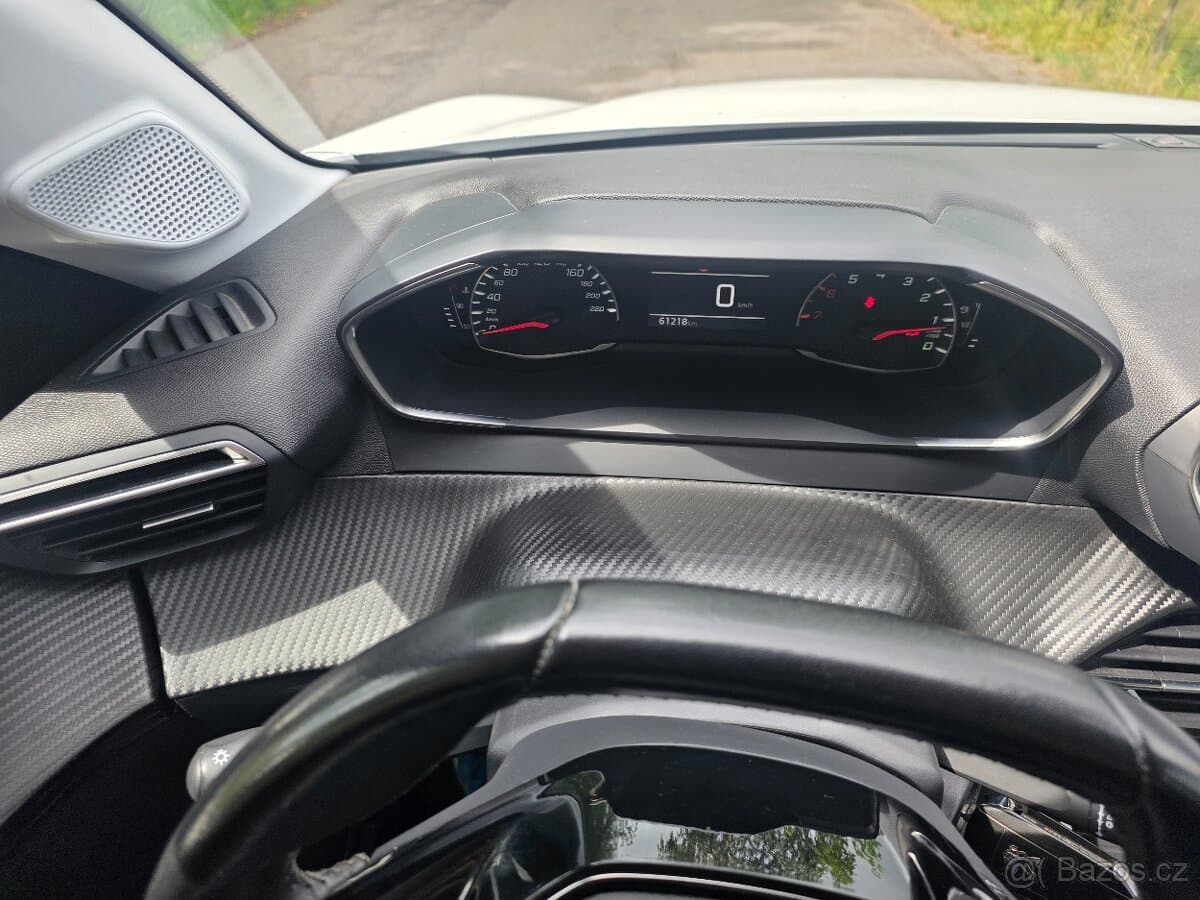 2020 Peugeot 208 - 12