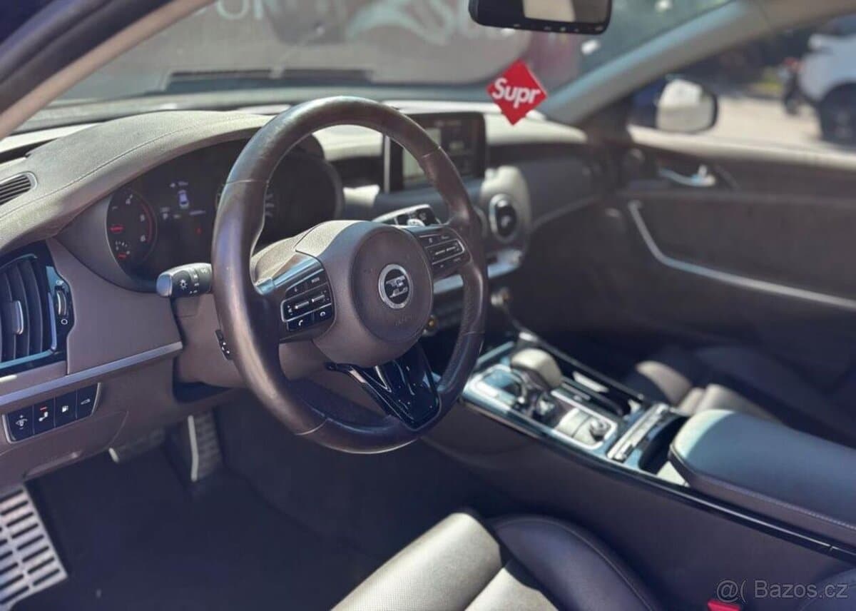 2018 Kia STINGER - 12