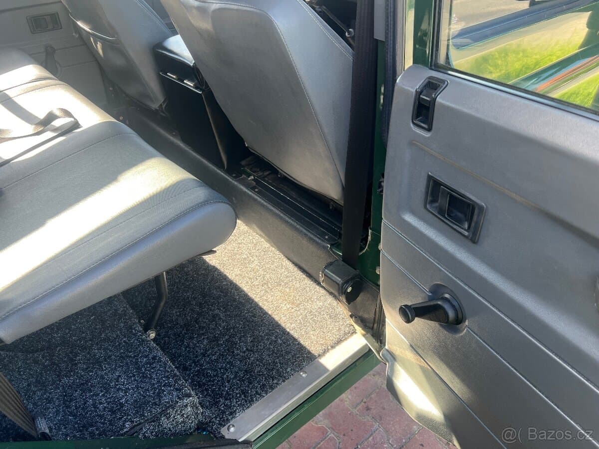 2001 Land Rover DEFENDER - 12