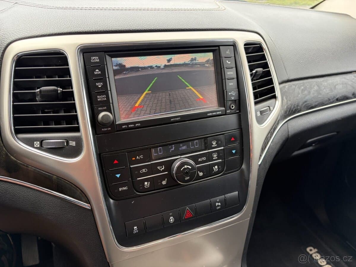 2011 Jeep CHEROKEE - 12