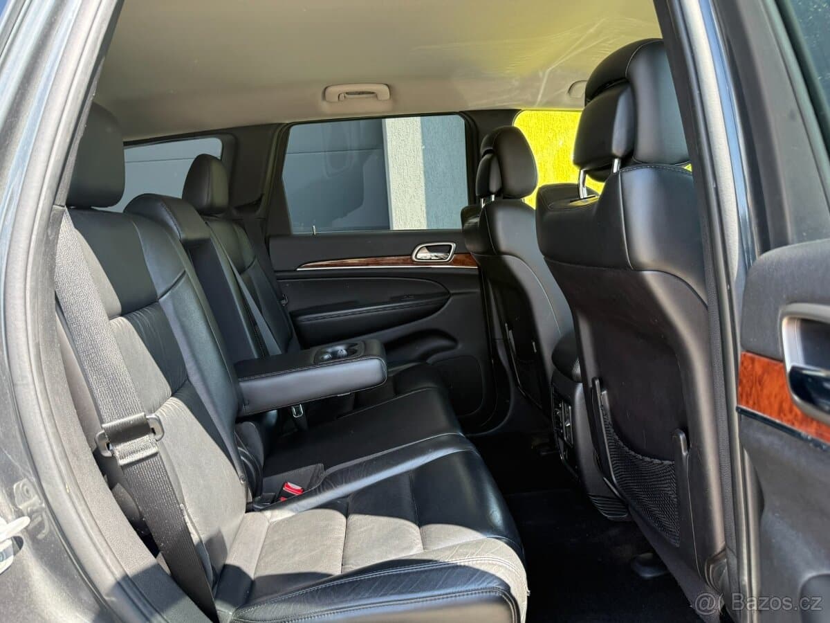 2011 Jeep CHEROKEE - 12