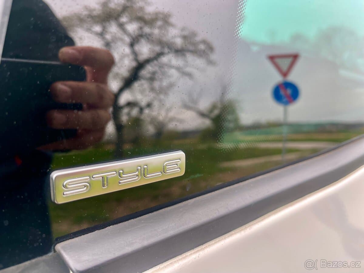 2011 Volkswagen POLO - 12