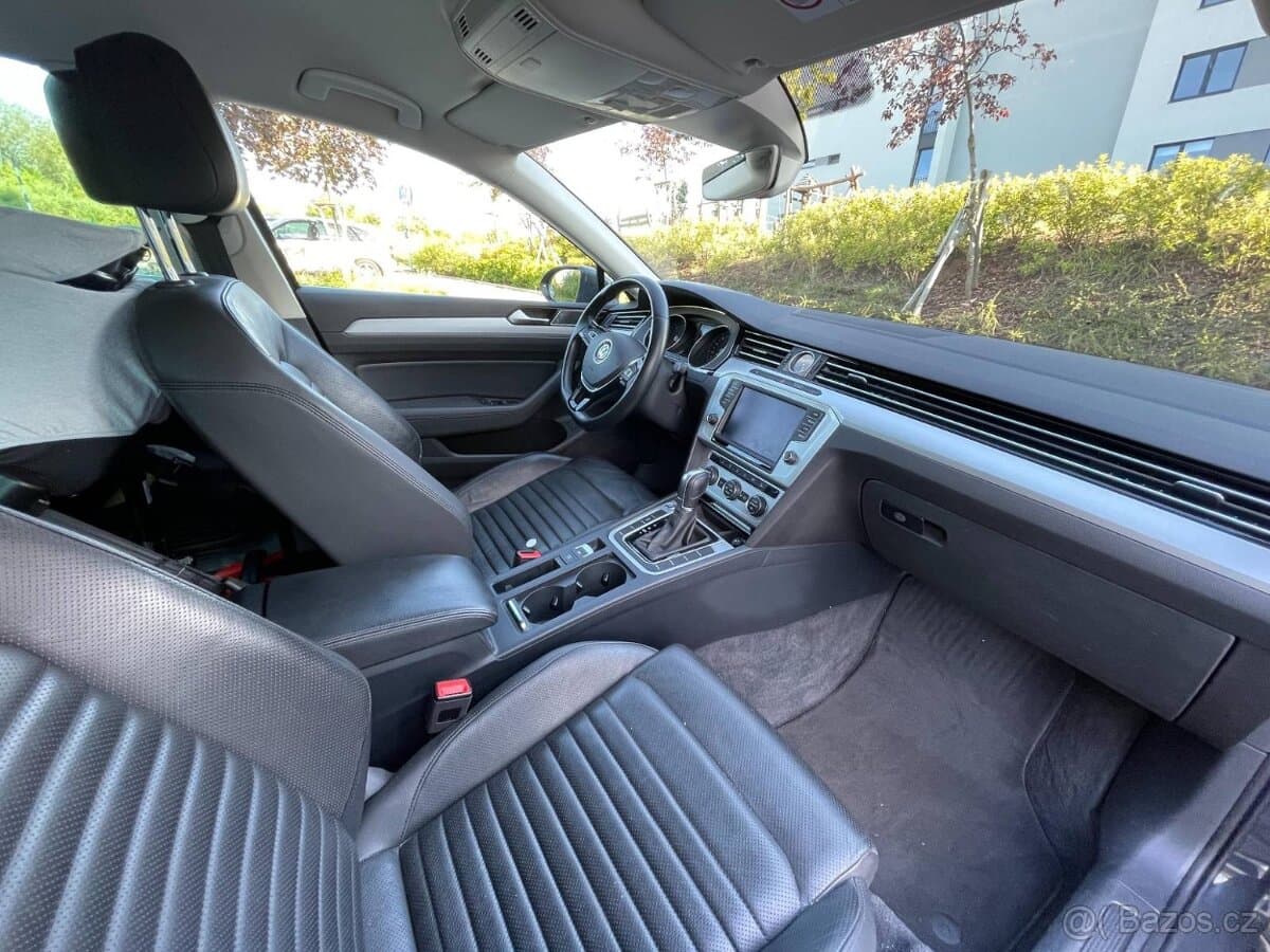 2015 Volkswagen PASSAT - 12