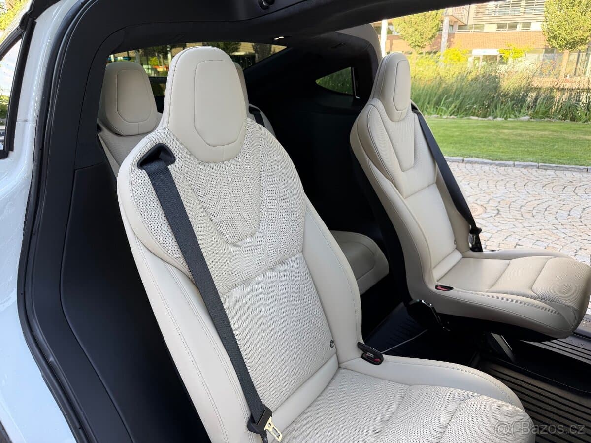 2026 Tesla MODEL X - 12