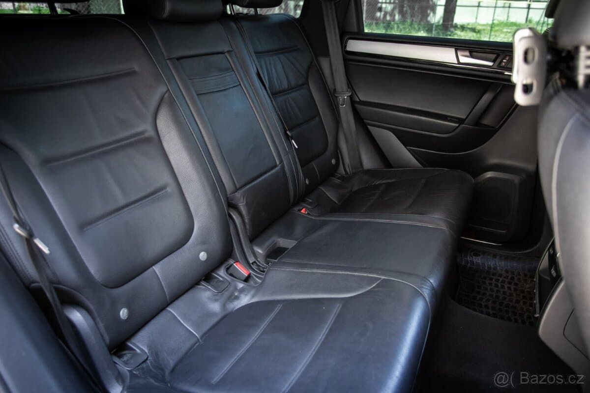 2011 Volkswagen TOUAREG - 12