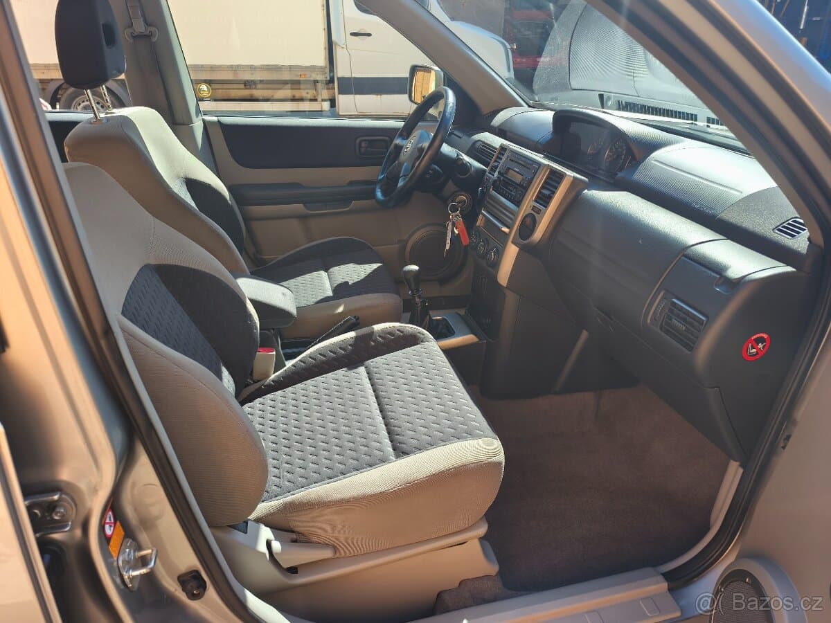 2004 Nissan X-TRAIL - 12