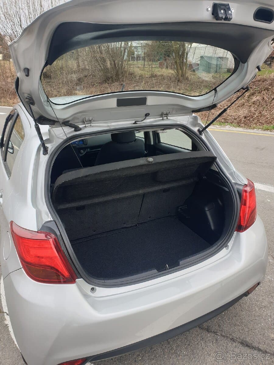 2015 Toyota YARIS - 12