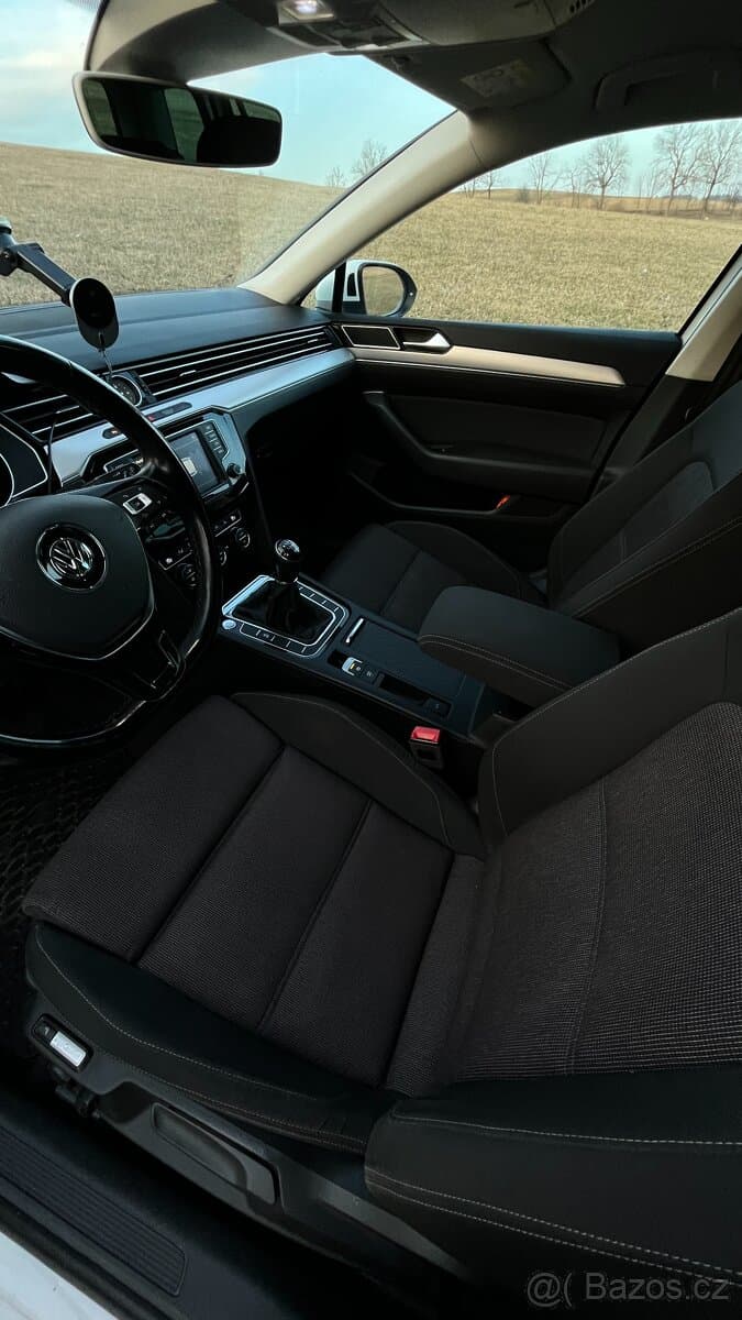 2015 Volkswagen PASSAT - 12