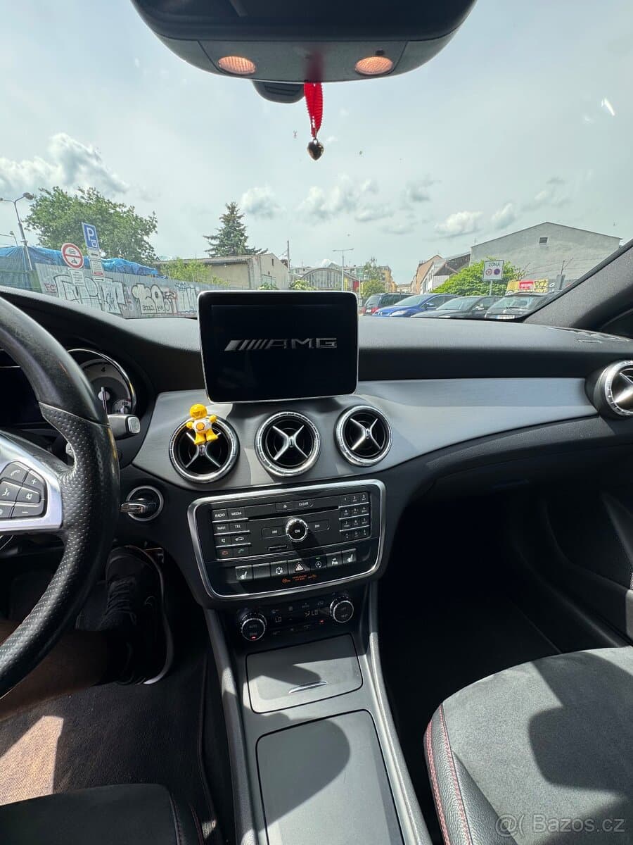 2015 Mercedes-Benz CLA - 12