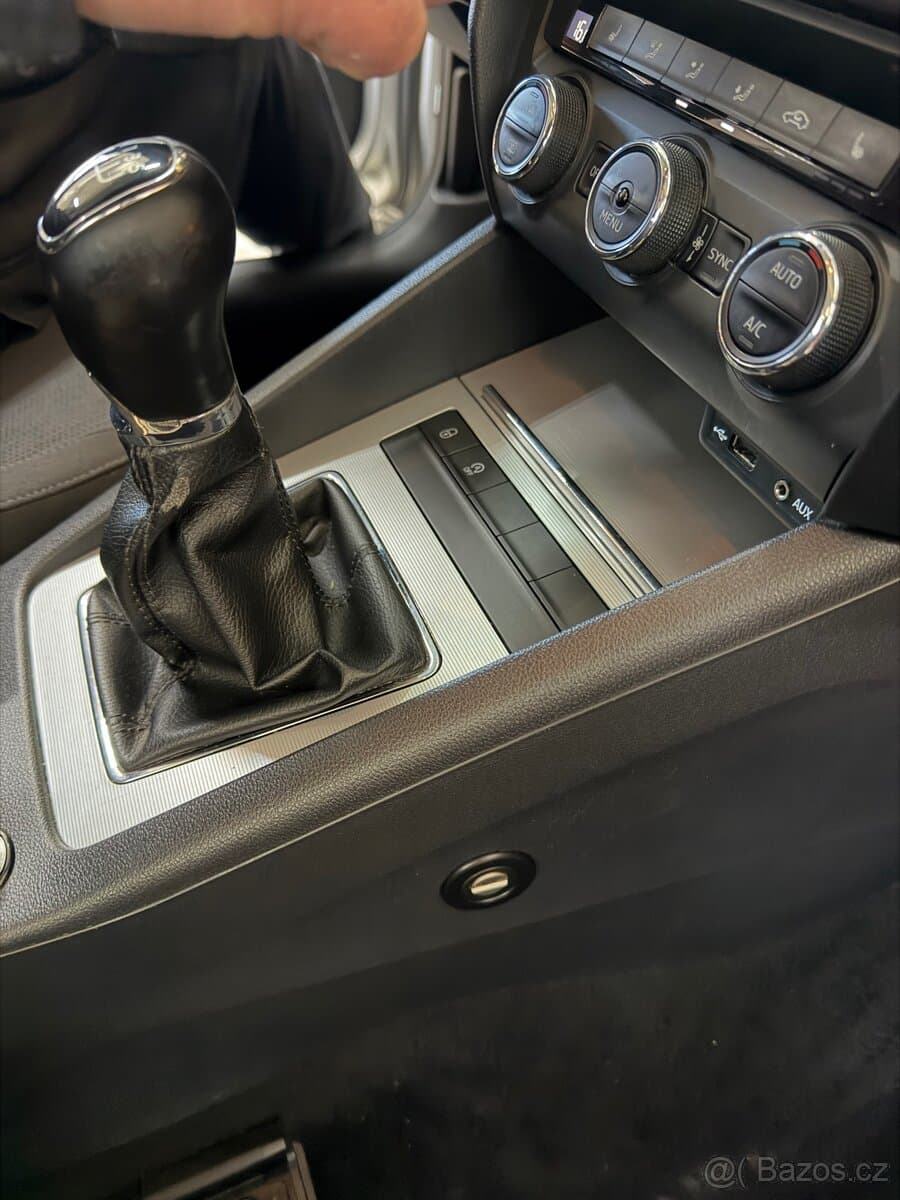 Škoda OCTAVIA - 12