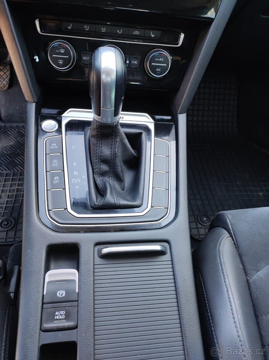 2015 Volkswagen PASSAT - 12