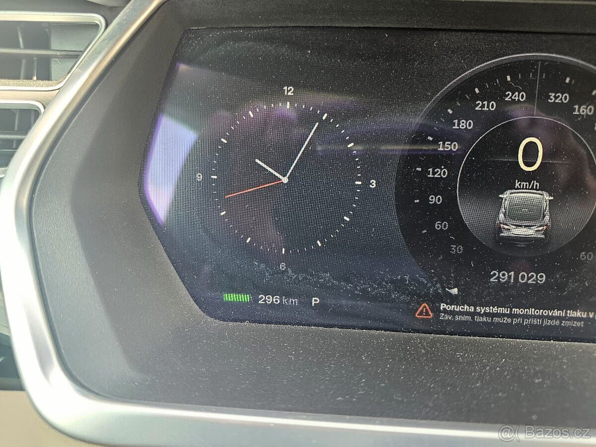 Tesla MODEL S - 12