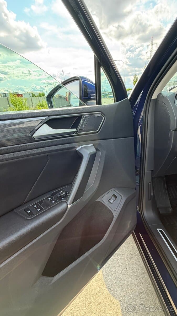 2017 Volkswagen TIGUAN - 12