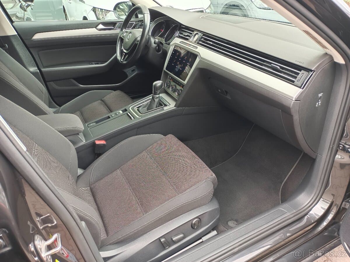 2019 Volkswagen PASSAT - 12