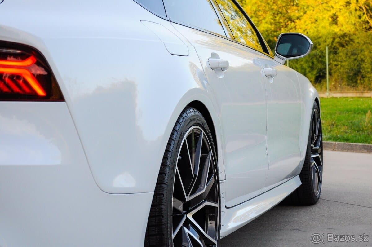2015 Audi RS7 - 12