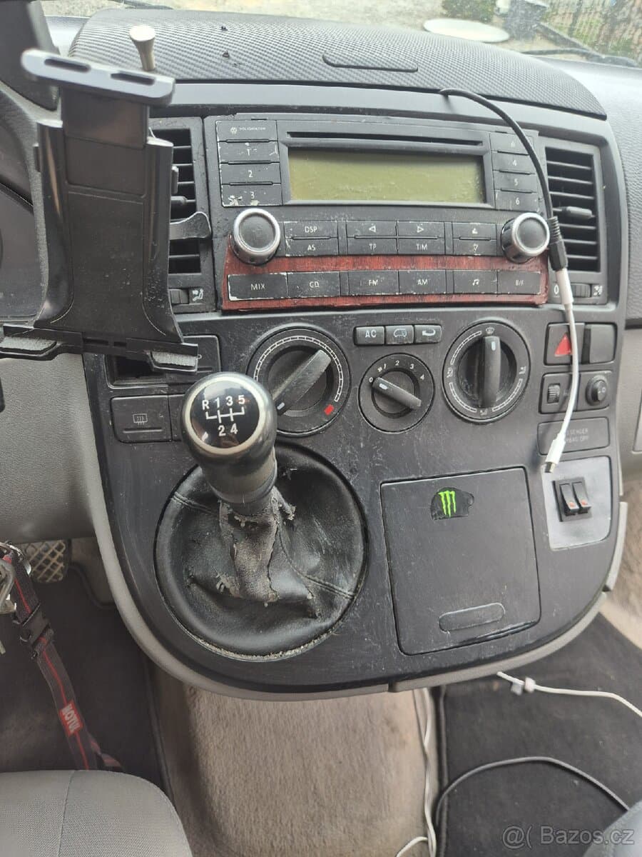 2004 Volkswagen MULTIVAN - 12