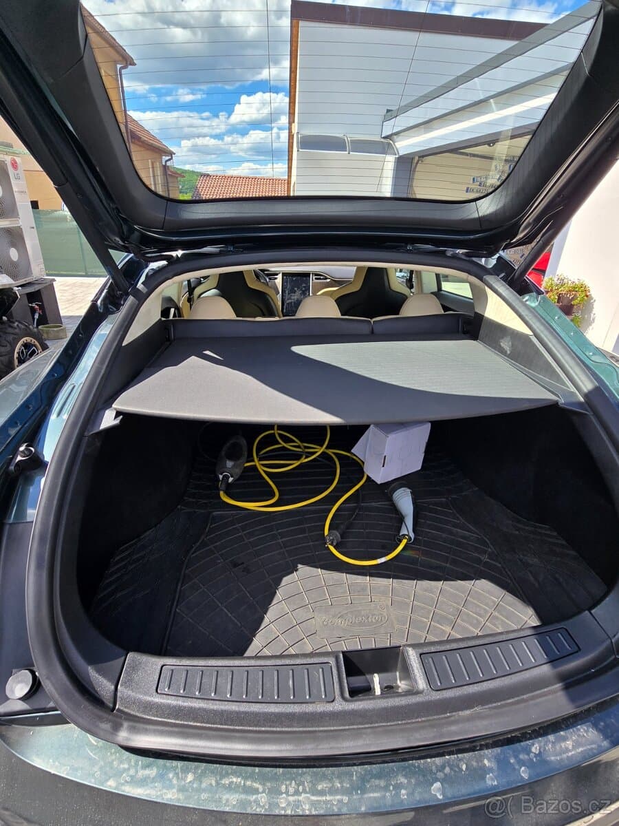 Tesla MODEL S - 12