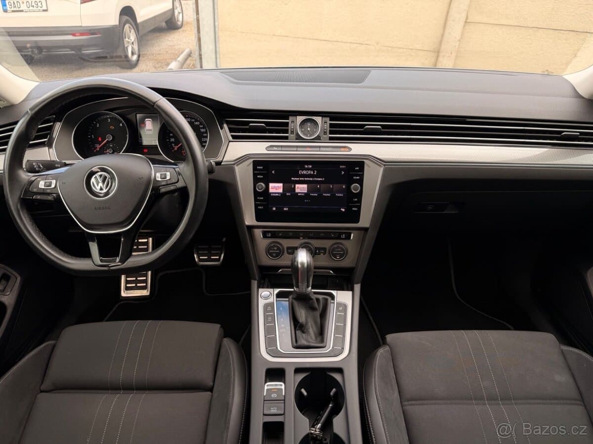 2019 Volkswagen PASSAT - 12