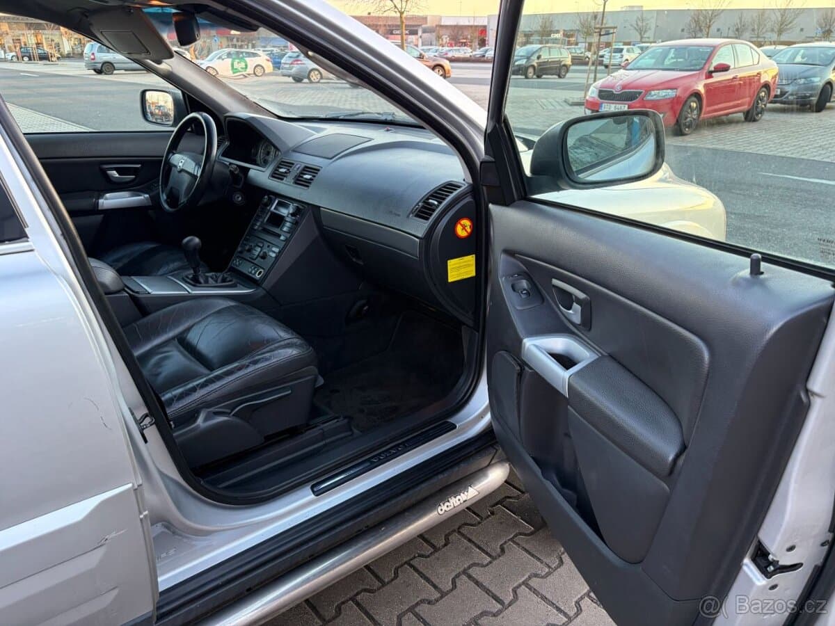 2004 Volvo XC90 - 12
