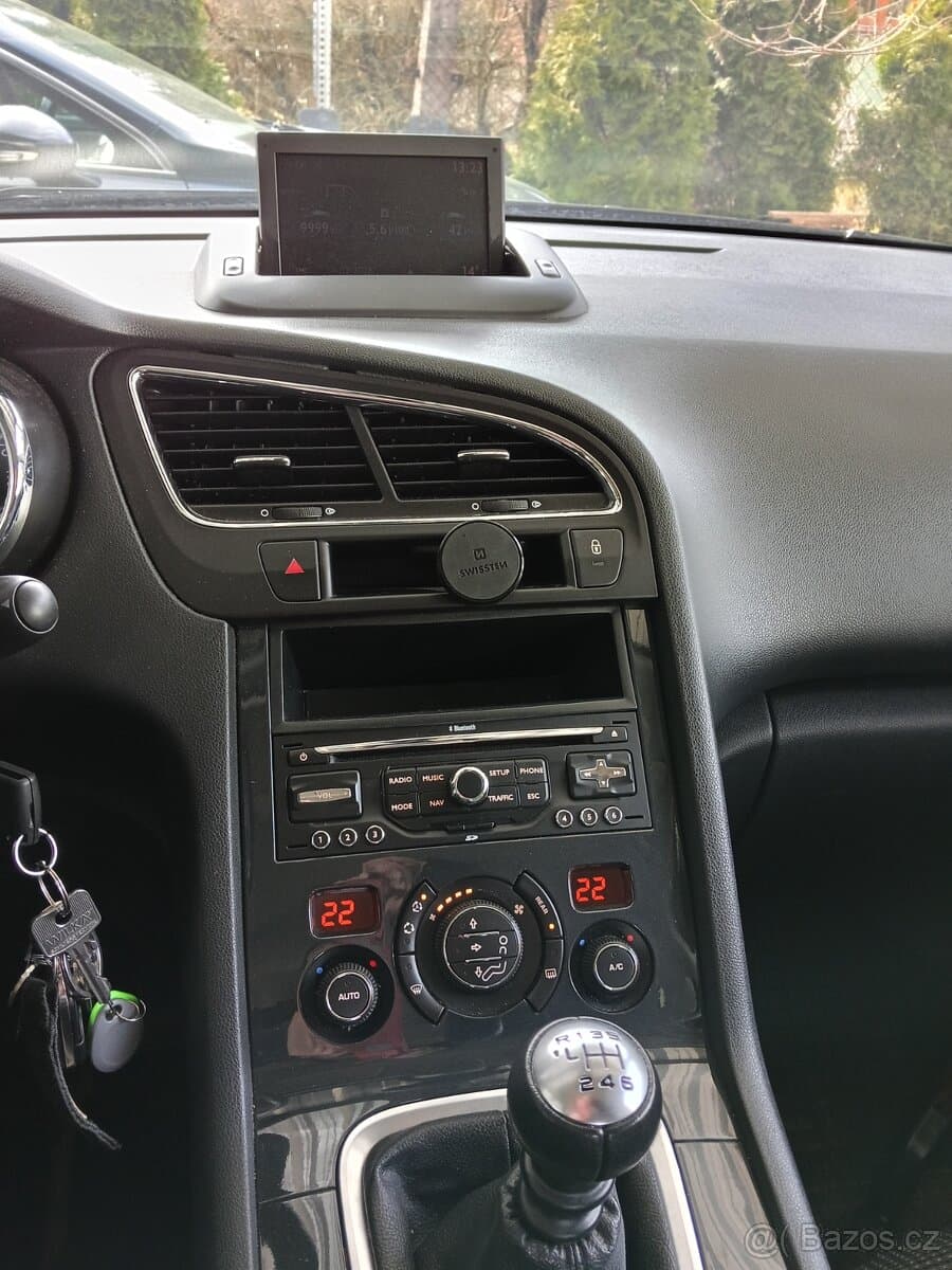 2012 Peugeot 5008 - 12
