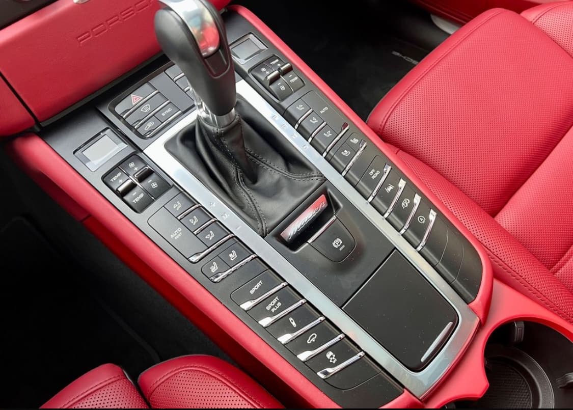 2 Porsche MACAN - 12