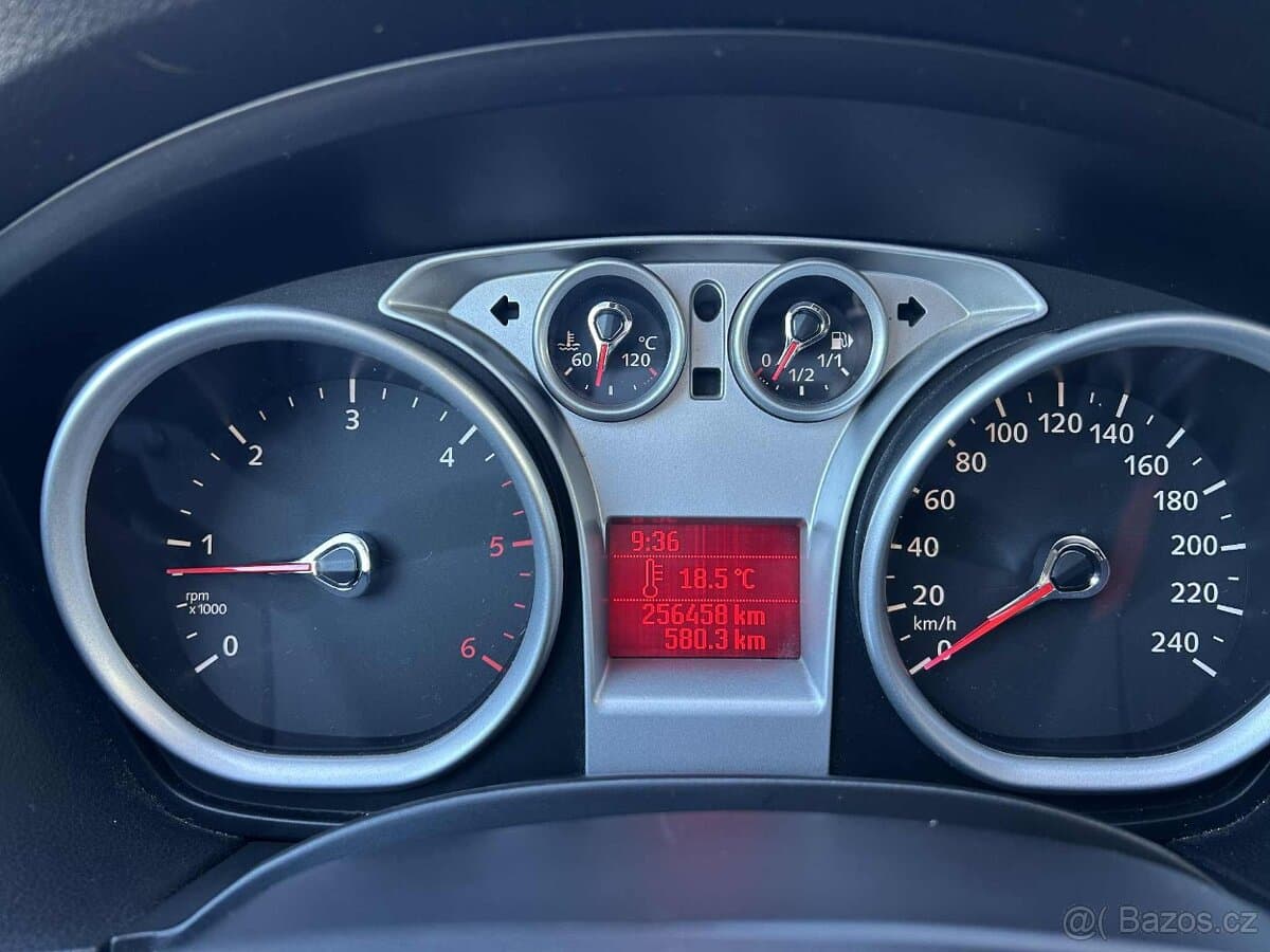 2009 Ford FOCUS - 12