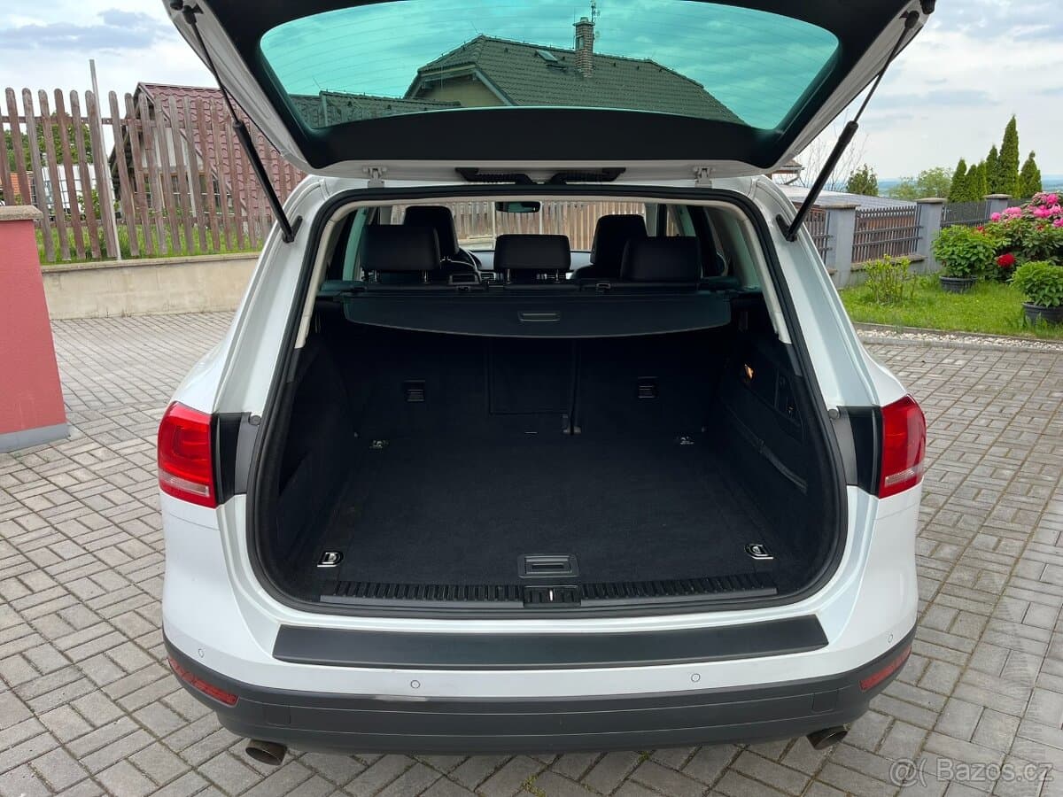 2017 Volkswagen TOUAREG - 12
