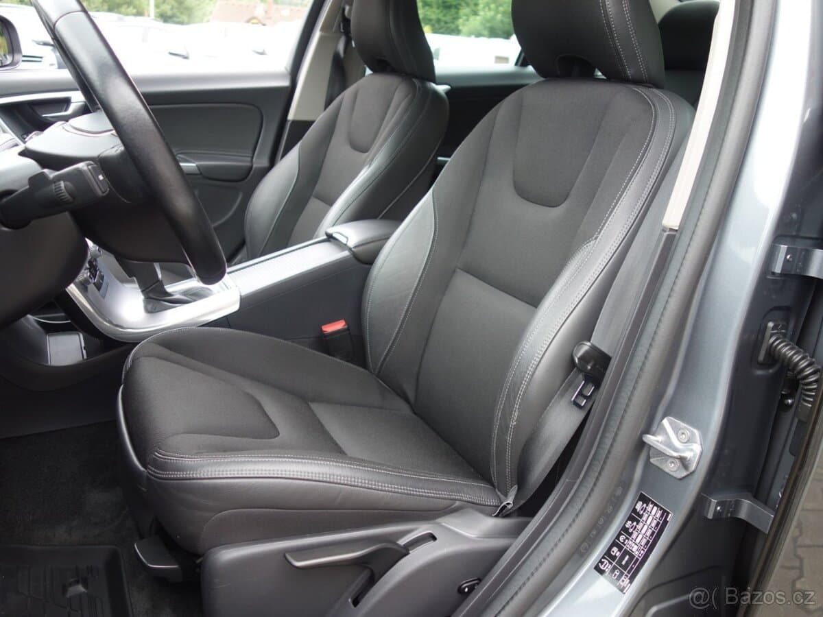 2017 Volvo S60 - 12
