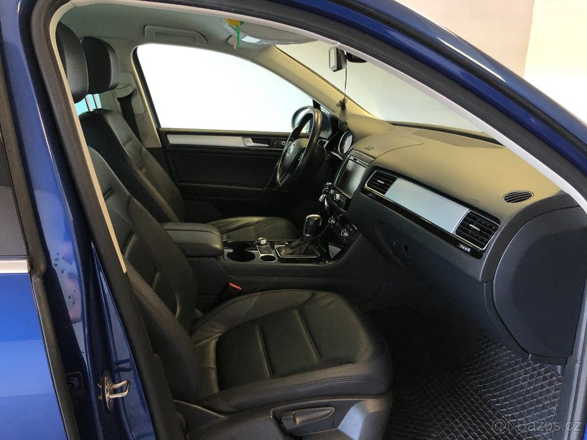 2015 Volkswagen TOUAREG - 12