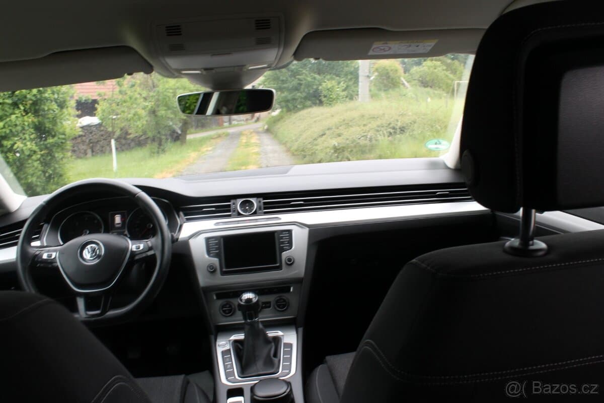 2015 Volkswagen PASSAT - 12