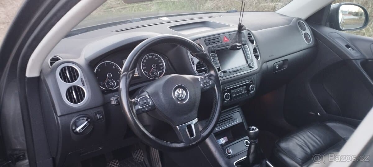 2011 Volkswagen TIGUAN - 12