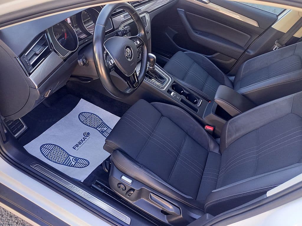 2016 Volkswagen PASSAT - 12