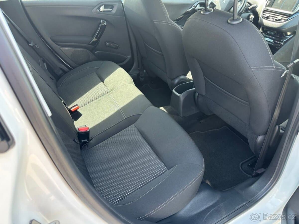 Peugeot 208 - 12